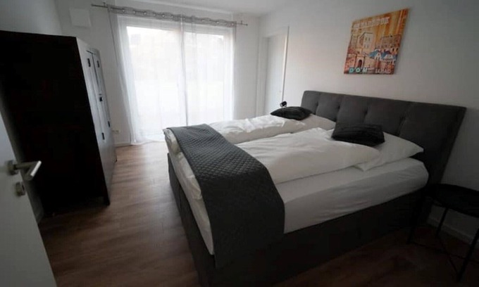 Osnabrueck House | Villa Emma: Lion poodle, not a mechanic's apartment