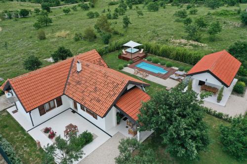 Velim House | Villa Ena with Pool & Jacuzzi