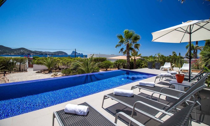 Cala Comte Villa | VILLA AROLA