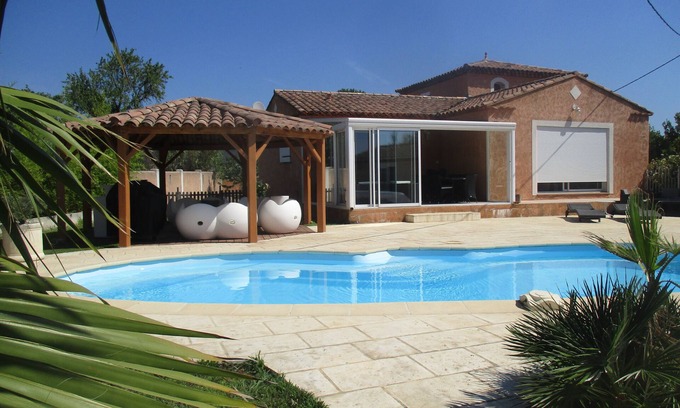 La Crau House | Villa for 9 near the sea with heated pool, sauna,