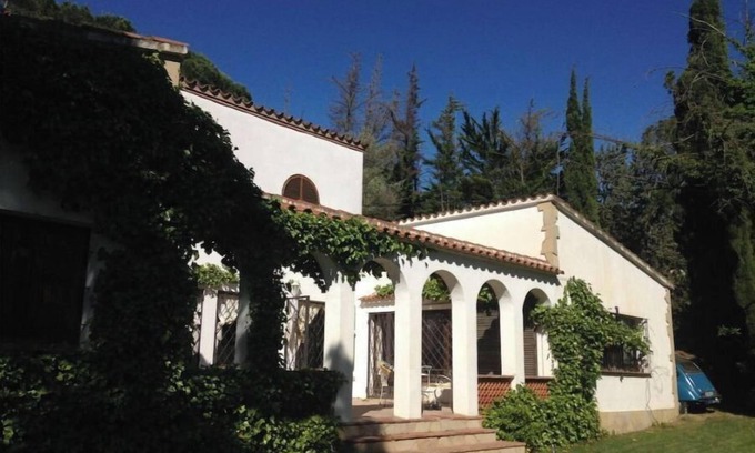Santa Maria de Solius Villa | Villa for 10 people, 5 bedrooms, superb swimming pool