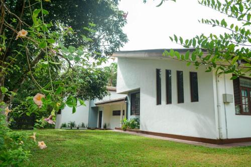 Bandaragama Villa | Villa for leisure and work at Kalutara suburbs