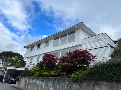 Stavanger Villa | Villa for rent during ONS week 10 min walk from expo area and 50 metre from bus station to city center