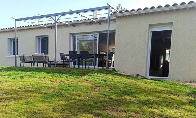 Saint-Laurent-de-Carnols Villa | Villa au Coeur de la Vallée de Cèze