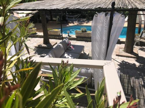 Sainte-Anastasie-sur-Issole Bed & Breakfast | Villa QUINISSOLE