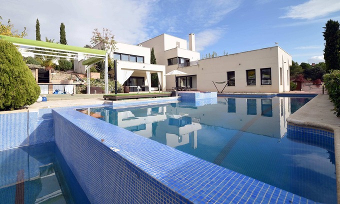 Province of Toledo Villa | Villa Galiana by Florentia Homes. Near downtown Toledo and Pui du Fou