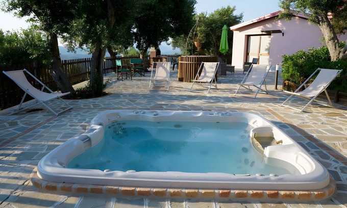 Stella Cilento Villa | Villa 'Ginestra Con Jacuzzi' with Mountain View, Wi-Fi and Air Conditioning