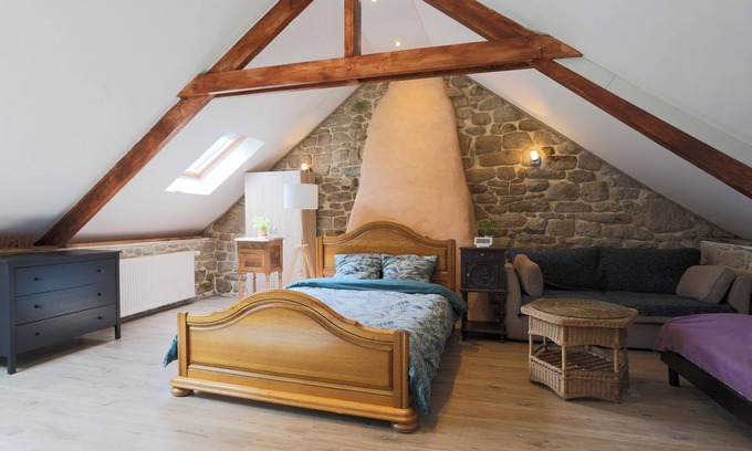Guern House | Villa "Gite Relax a la Campagne" with Private Terrace & Wi-Fi