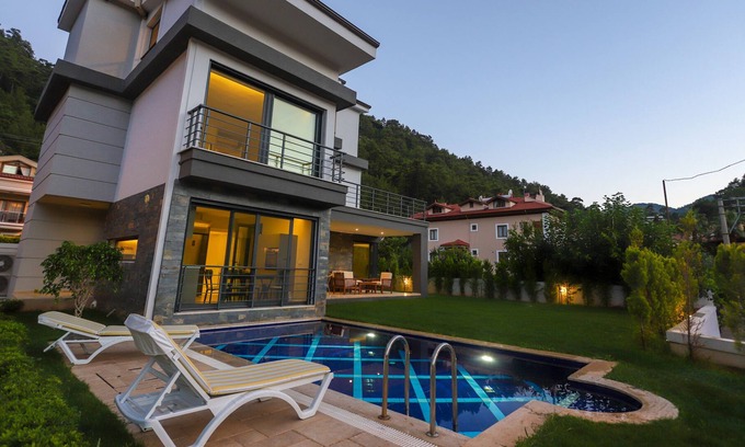 Icmeler Villa | Villa Grass İçmeler Daily Weekly Rentals