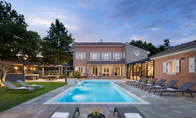 Butkovici Villa | Villa Green Frame in Cental Istria for families with playground and wellness
