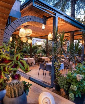Qafe e Gjashtes Hotel | Villa Green Garden