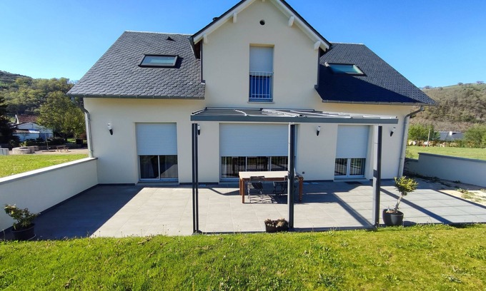 Sebrazac House | Villa in a village near the banks of the Lot