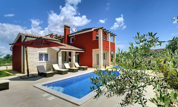 Bratulici Villa | Villa in Bratulici with Pool near Beach