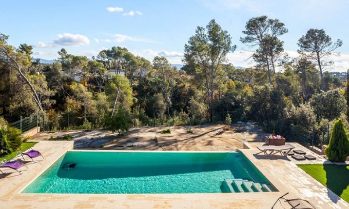 Castellar del Riu Villa | Villa in Castellar del Riu with Pool & Pyrenees