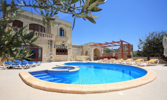 Ggantija Villa | Villa in central location. Family friendly villa with pool and garden.