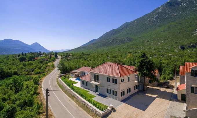 Rascane Villa | Villa in Croatia with Stunning Mountain Views