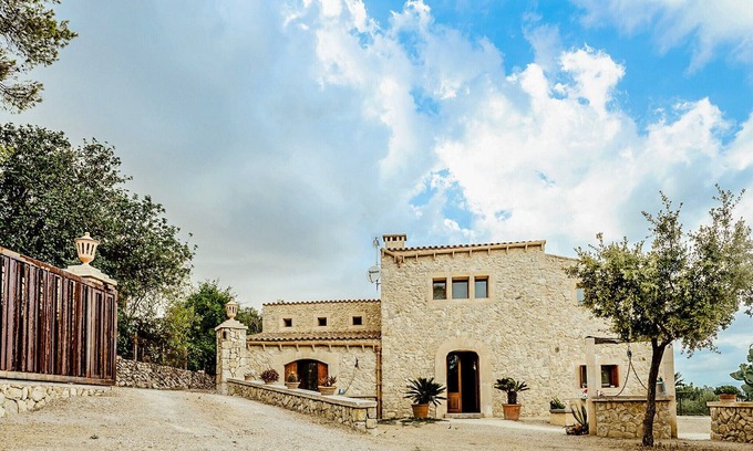 Lloret de Vistalegre Villa | Villa in Lloret with Mountain Views & Pool