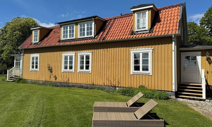 Bro House | Villa in grand environment