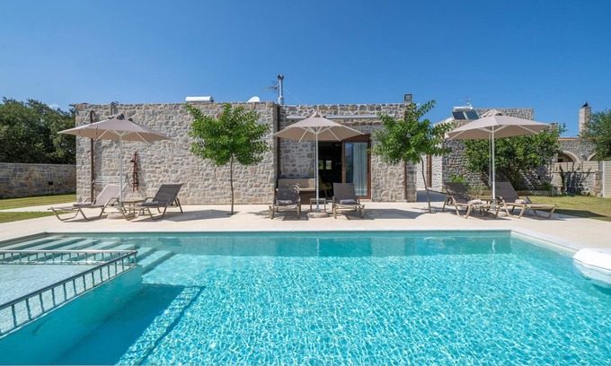 Monopari Villa | Villa in Koxare with Private Pool & Garden