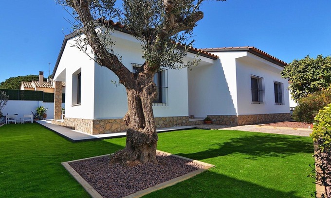L'Escala Villa | Villa in L’Escala near Riells Beach