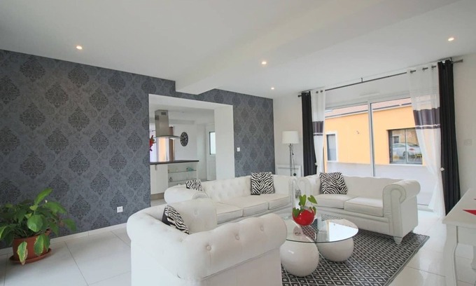 Monce-en-Belin Villa | Villa in Moncé-en-Belin near Le Mans Circuit
