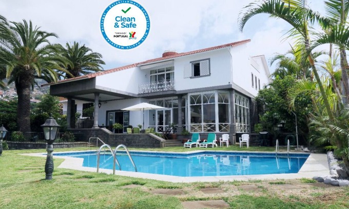 Santa Luzia Villa | villa in the center of Funchal with pool and garden