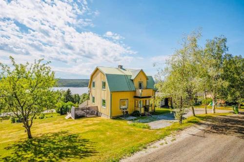 Follinge House | Villa Kakelbont!