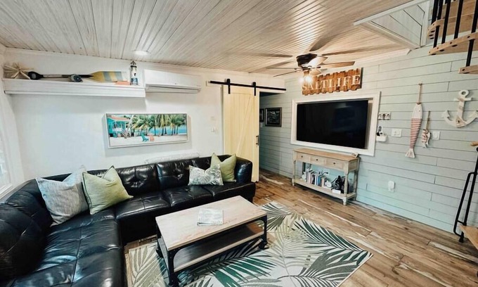 Safety Harbor Villa | Villa Key West "Villas by Christine"