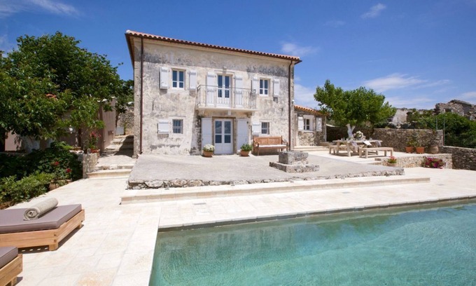 Mesovounia Villa | Villa Kothreas - Four Bedroom Villa, Sleeps 8