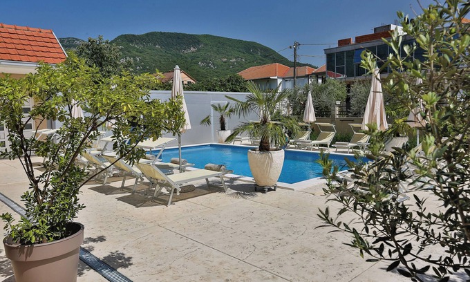 Lastva Grbaljska Hotel | Villa La Vida
