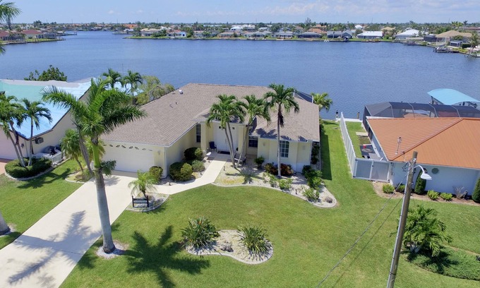 Eight Lakes Villa | Villa Lake View