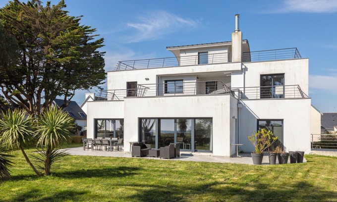Ile-Tudy Villa | Villa 'Le Bain De Mer - Sea View, Private Terrace and Wi-Fi'