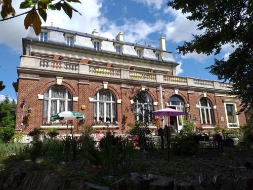 Fontaine-les-Vervins Bed & Breakfast | VILLA LES CAMELIAS