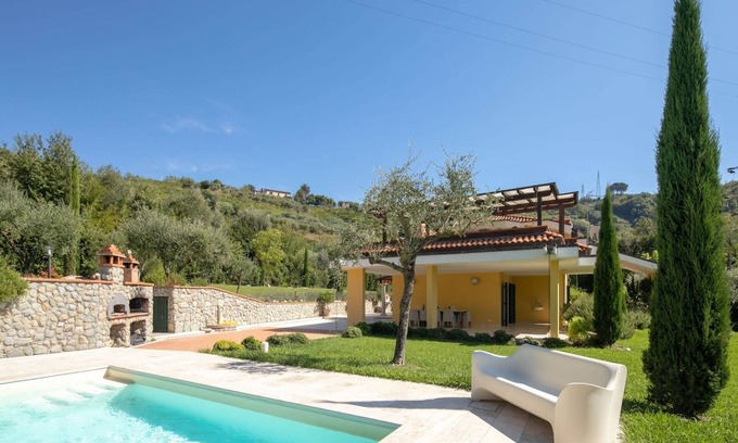 Carrara Villa | Villa Lunense In Carrara, Tuscany