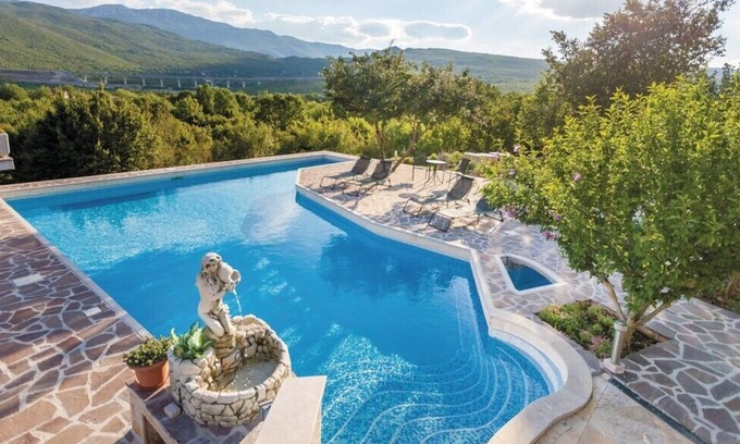 Srijane House | Villa Ma & Ma with pool, parking, high speed Internet, BBQ.