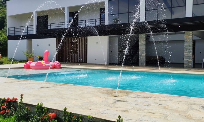 Sopetran Villa | Villa Macedonia, De Lujo Para Descansar Con Unas Vistas Fenomenales