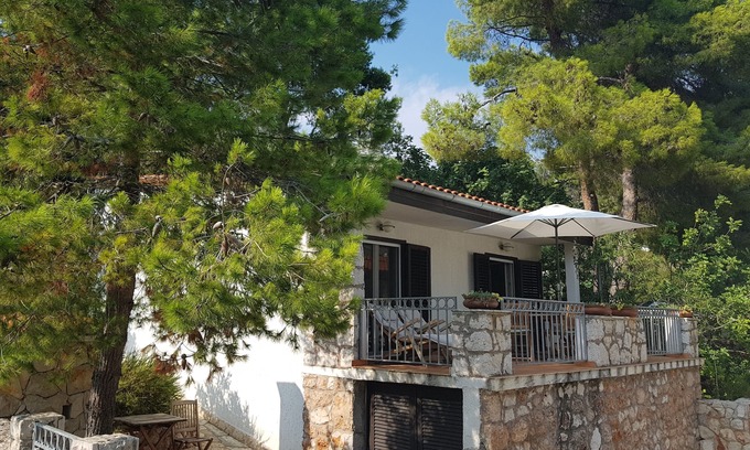 Zavala House | Villa Mala - a charming small holiday house 50 m away from beautiful beach