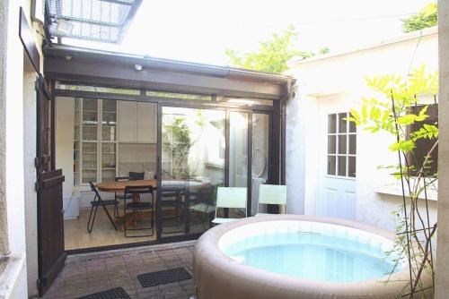 Longjumeau Villa | Villa Manarola - 10pers/4Ch - jacuzzi & jardin