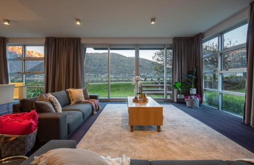 Frankton Apartment | Villa Mantra- Free Parking- AC- Direct Lake Access
