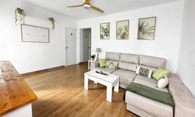 Este-Alcosa-Torreblanca House | Villa Maravilla