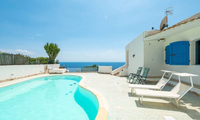 Villaggio delle Mimose Villa | Villa 'Mare E Monti' with Sea View, Wi-Fi and Air Conditioning
