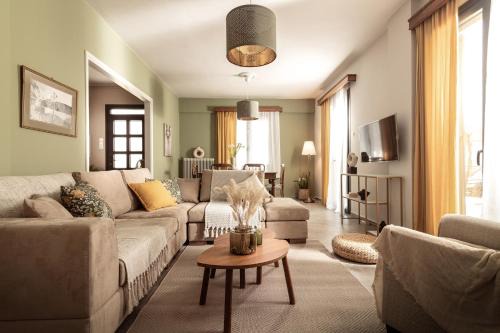 Pigadhakia Villa | Villa Marilena with Jacuzzi