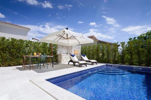 Vabriga Villa | Villa Medea by HMZ Villas