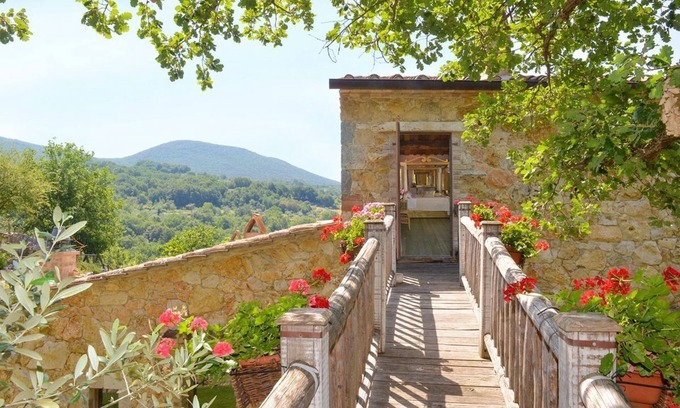 Guardea Villa | Villa Miavana - Five Bedroom Villa, Sleeps 10