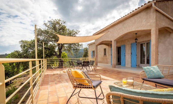 Solenzara House | VILLA NEPITA 93m² IN THE HEART OF THE VINEYARDS WITH IMPRENSABLE VIEW OF THE SEA