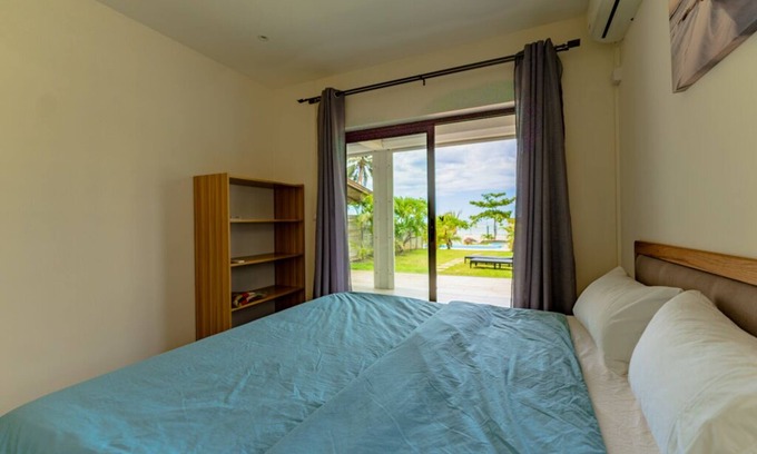 Pointe Aux Sables House | Villa Neuve de 3 Chambre Pied Dans L'eau