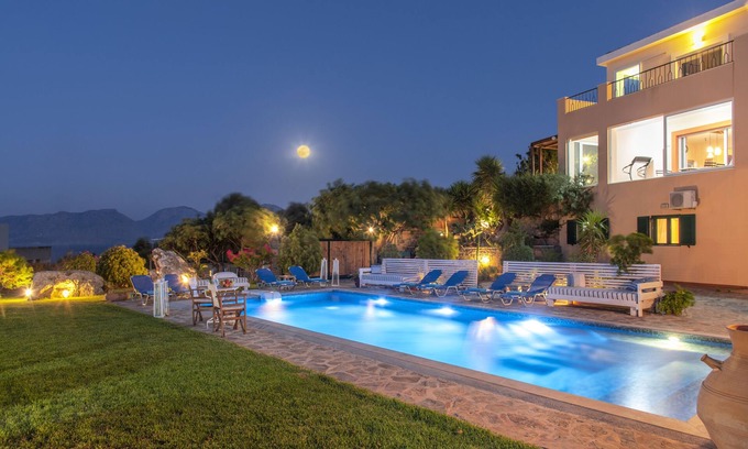 Rousa Limni Villa | Villa Odyssia-unique experience of relaxation and comfort close to sandy beach