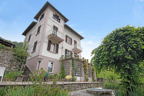 Dizzasco House | Villa Oleandra by Quokka 360 - Private garden and swimming pool