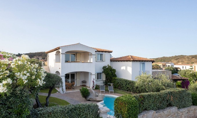 Case Peschiera-Lu Fraili Villa | Villa Olive - pool retreat near Lu Impostu Beach