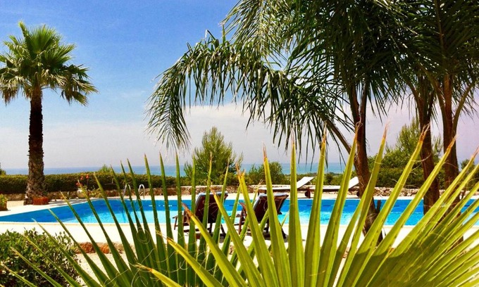 Lido Marini Villa | Villa panoramica con piscina